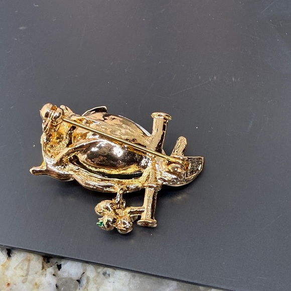NWOT Elegant Owl Brooch with Green Gemstone and Gold Accents - Picture 5 of 6